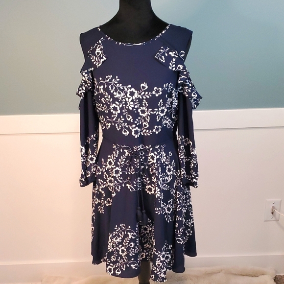 Maison Jules Cold Shoulder Dress 8 Navy White Floral - Picture 3 of 13